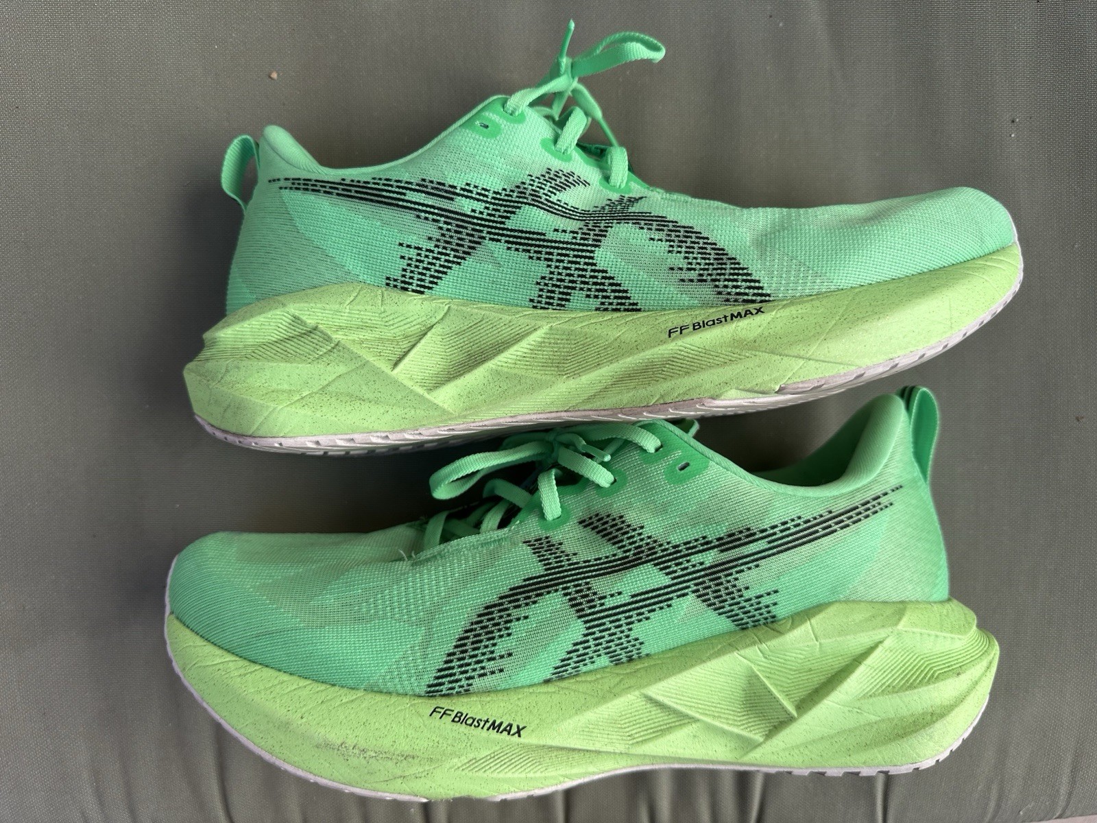 Men’s ASICS Novablast 5 Athletic Running Shoes NBY – Vital Green – Size 10.5