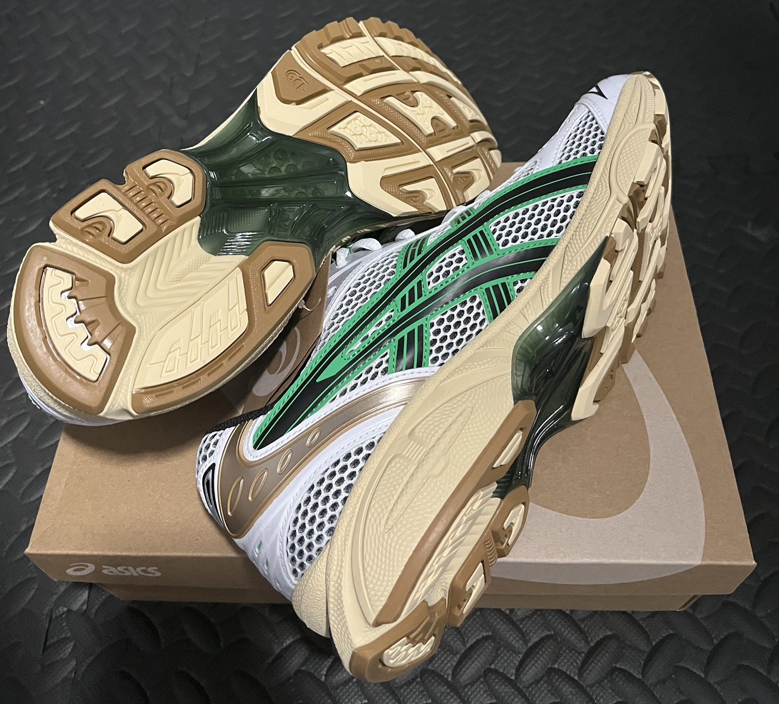 ASICS Gel-Kayano 14 size9.5 White/Hinoki Beige 1203A740-103 Mens New Never Used