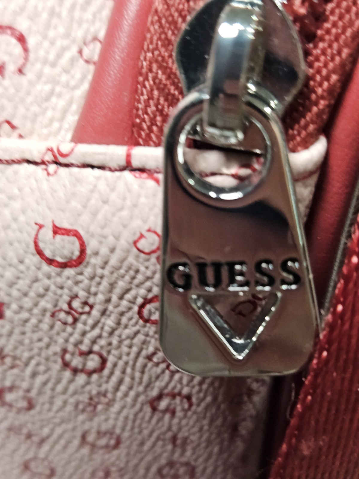 GUESS NEW Lux Lunch Box Insulated Burnaby Travel Red Mo.RCK9834069