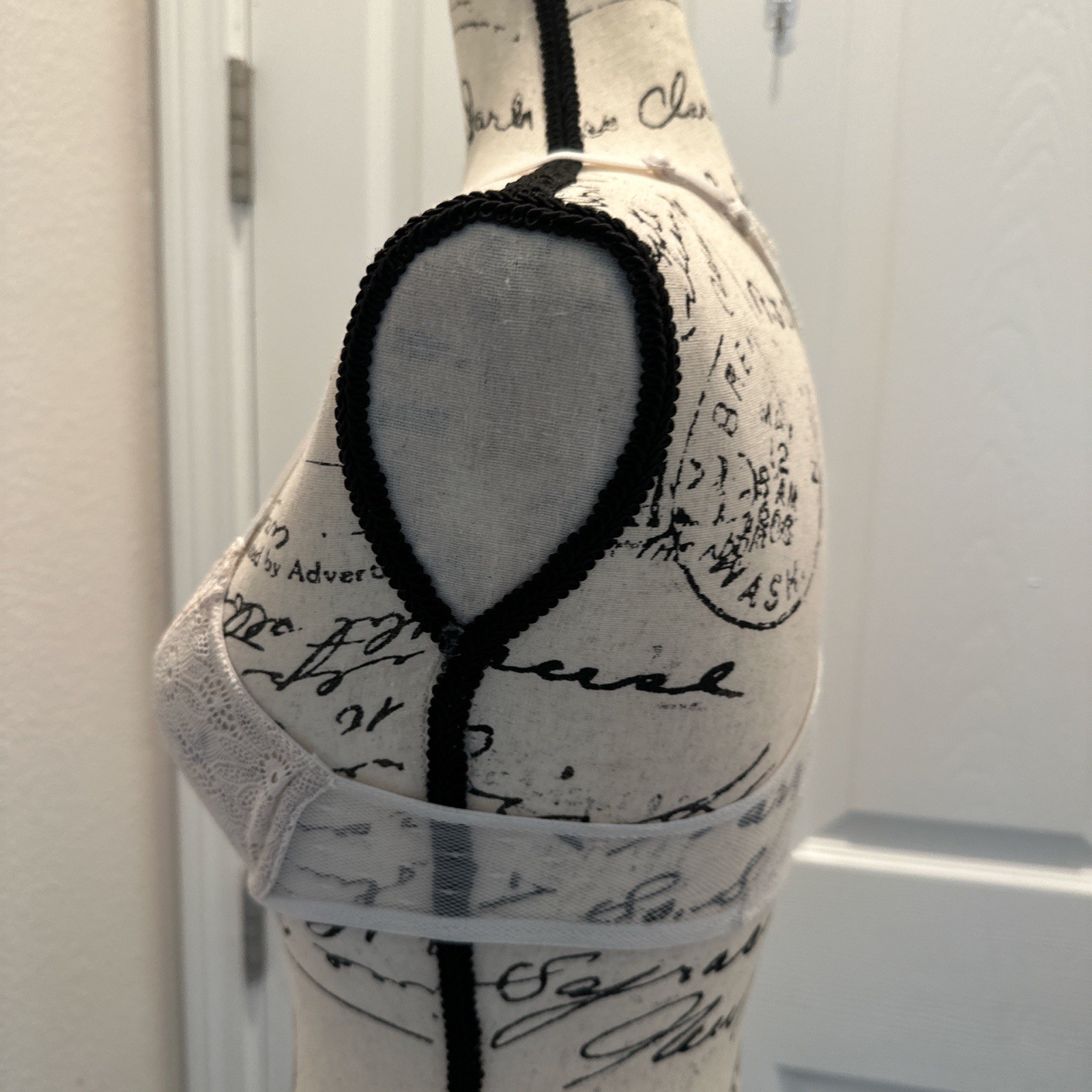 Victoria’s Secret Very sexy Unlined Demi Bra Beige Front Closure Size 32B