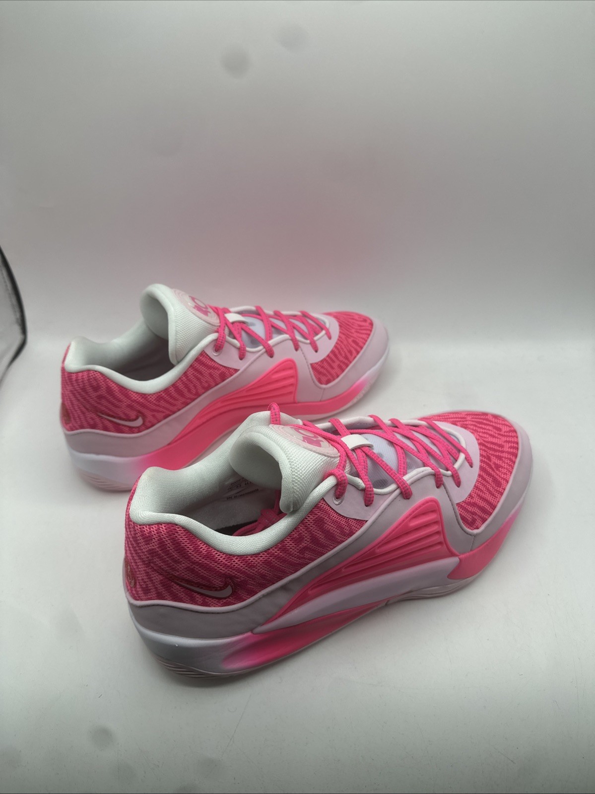 NikeiD KD 16 “Aunt Pearl Pink – Kay Yow” Men’s Size 10.5 NO LID FB2390 900