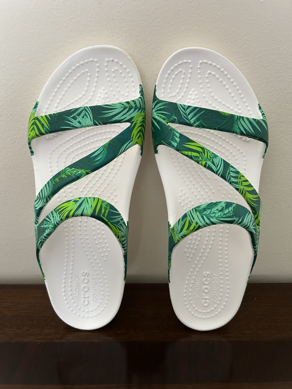 CROCS Kadee II Tropical Leaves Women’s Sandal Size 7 Slides Slip On Sandals