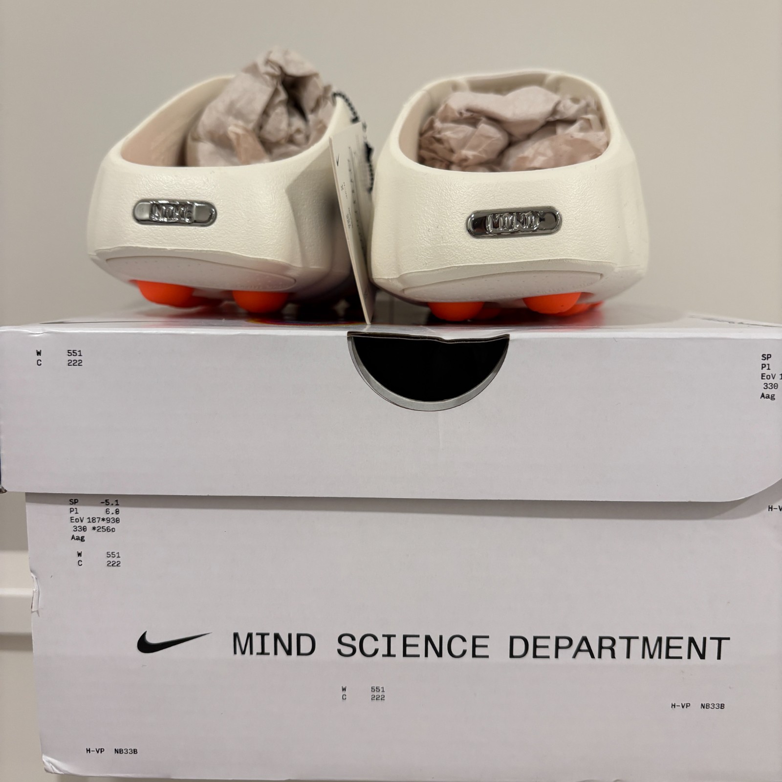 NWT Nike Mind 001 Sail Hyper Crimson Size 7 women / 5.5M HQ4309-100 Authentic