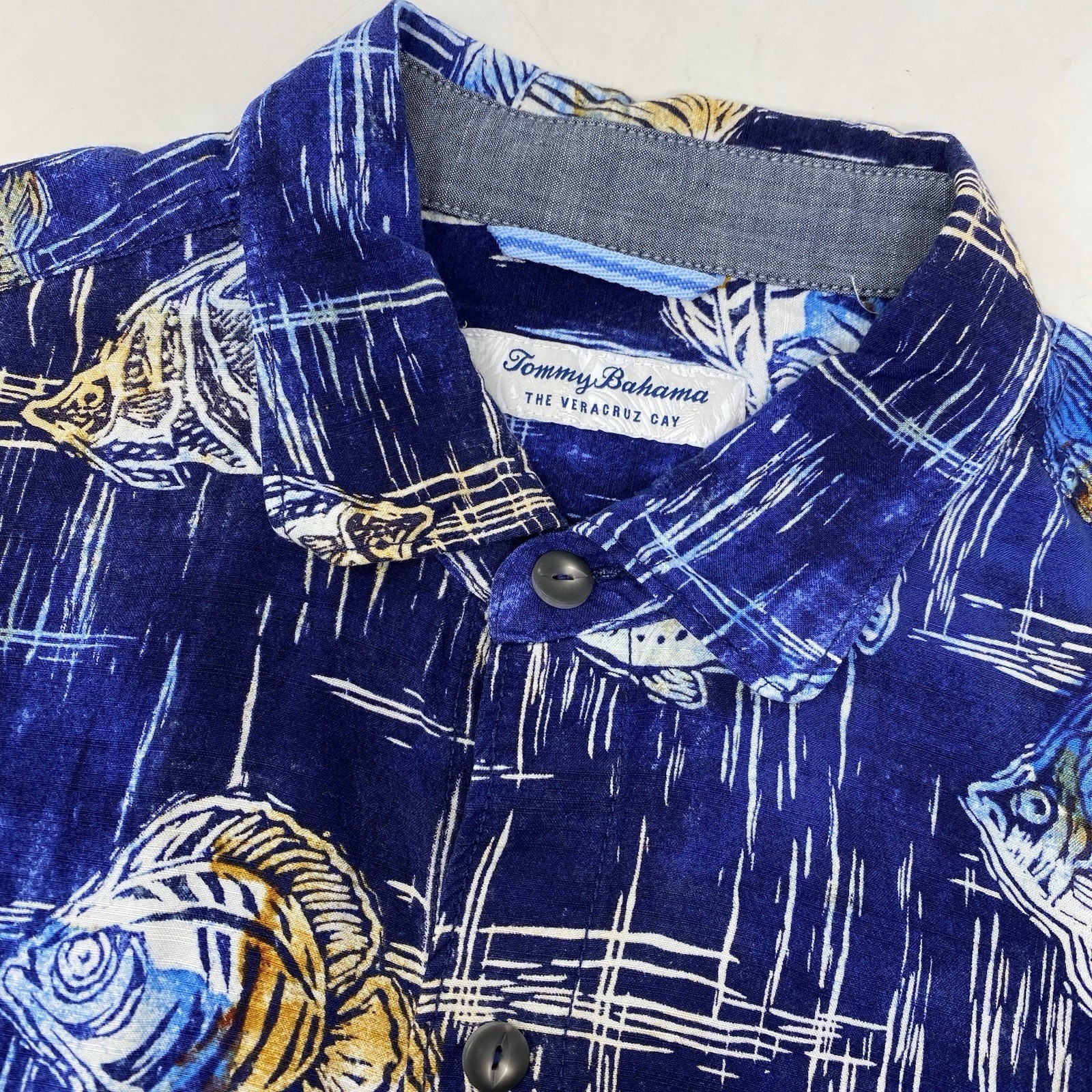 Tommy Bahama Shirt Mens Medium Blue Veracruz Cay Fish Print Short Sleeve Button