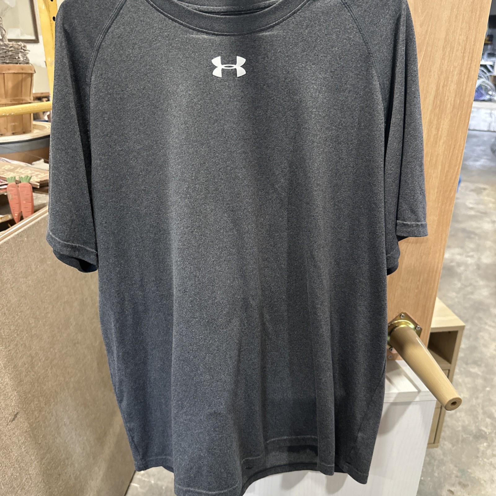Men Grey Under Armour Size XL Short Sleeve