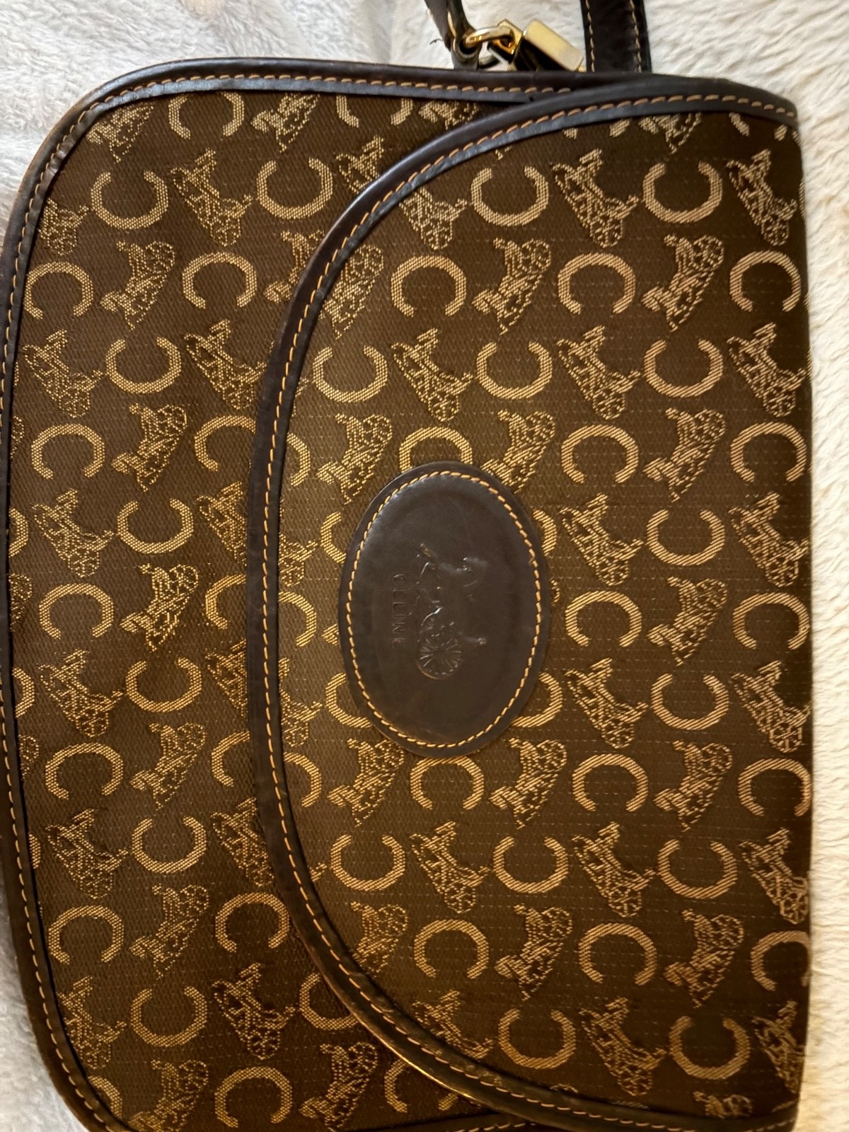 Celine EL450 horse carriage crossbody bag