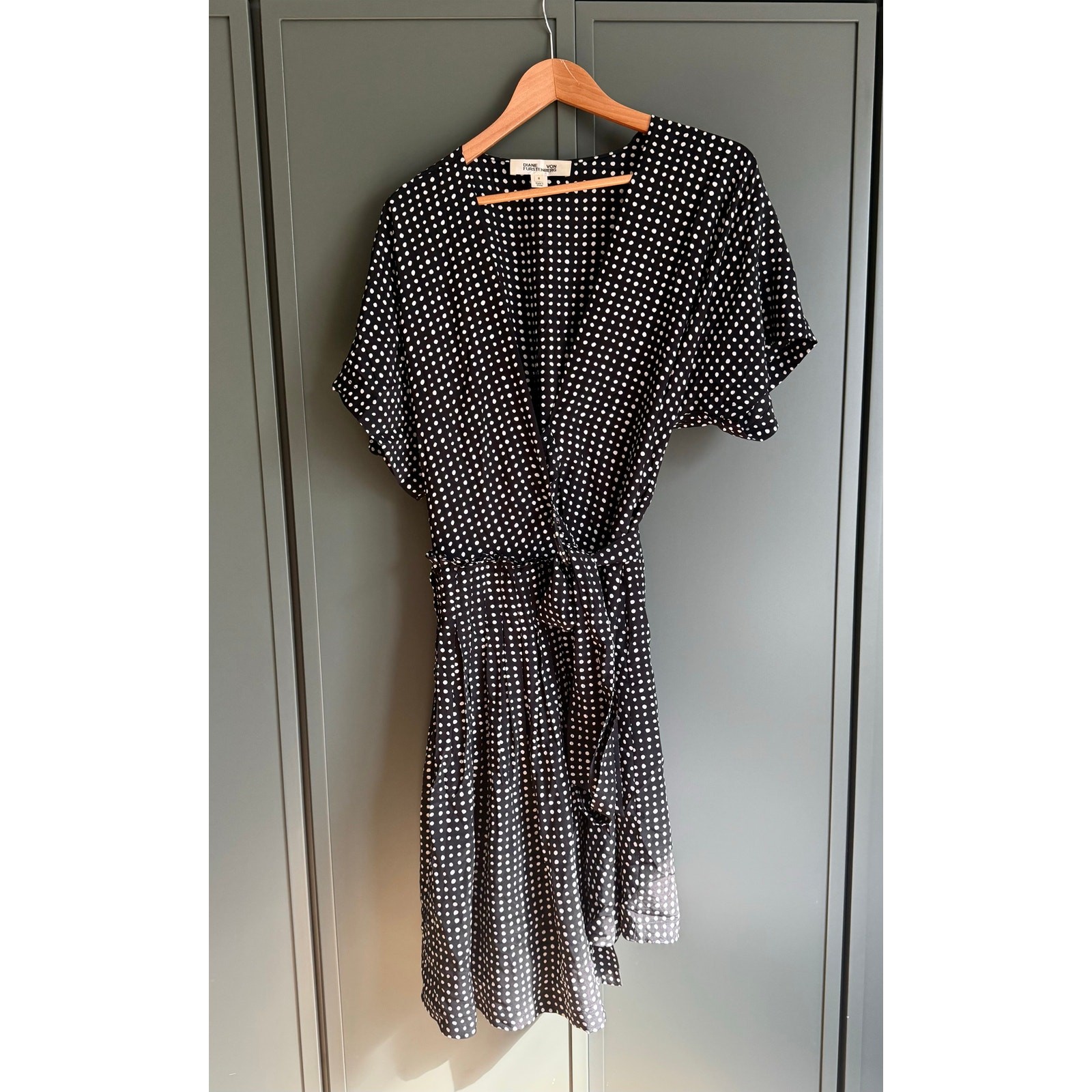 DVF DIANE VON FURSTENBURG sz 8 silk black white polka dot wrap dess EUC