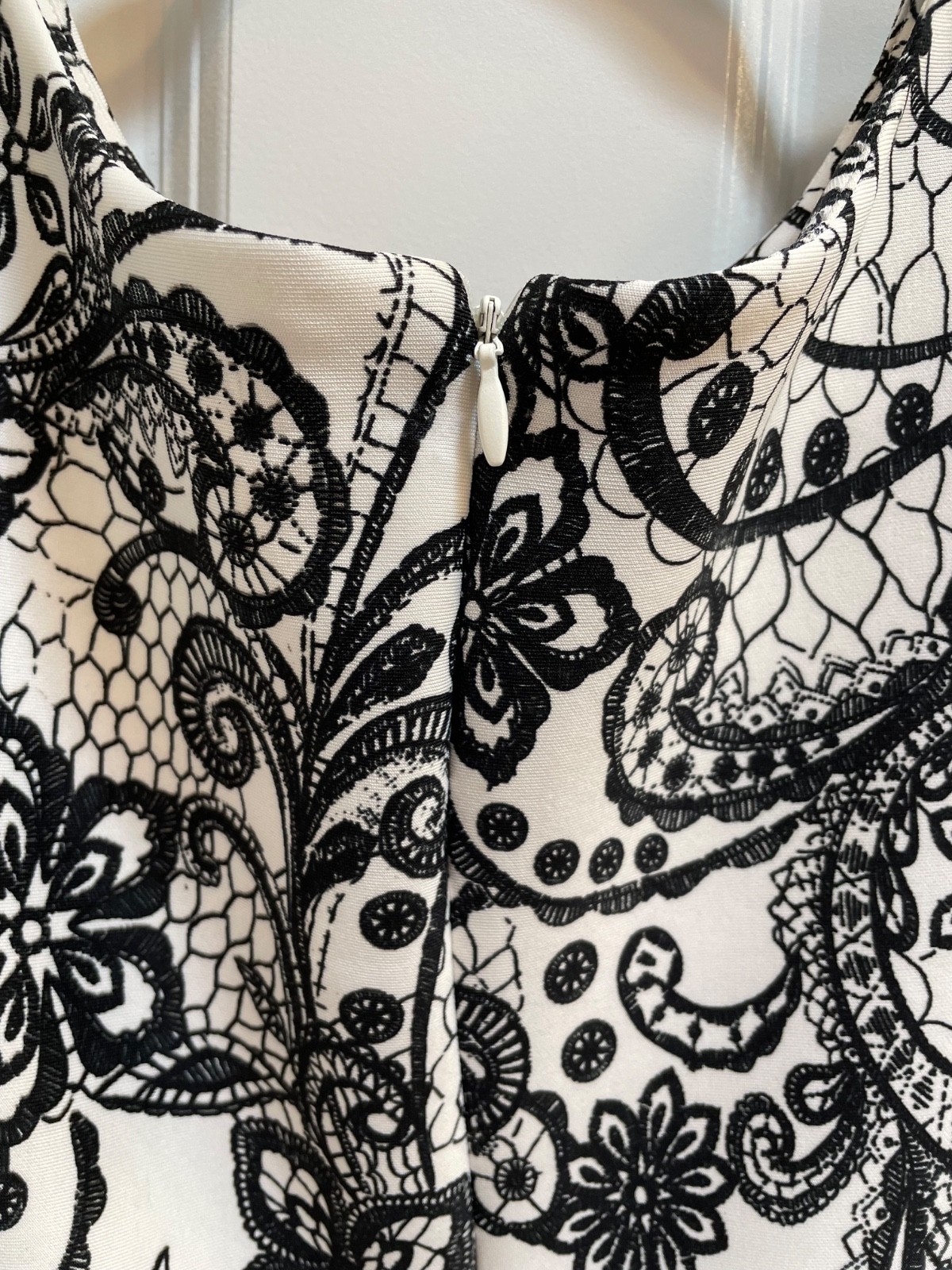 Beautiful sleeveless black and white lace pattern cocktail dress size 14