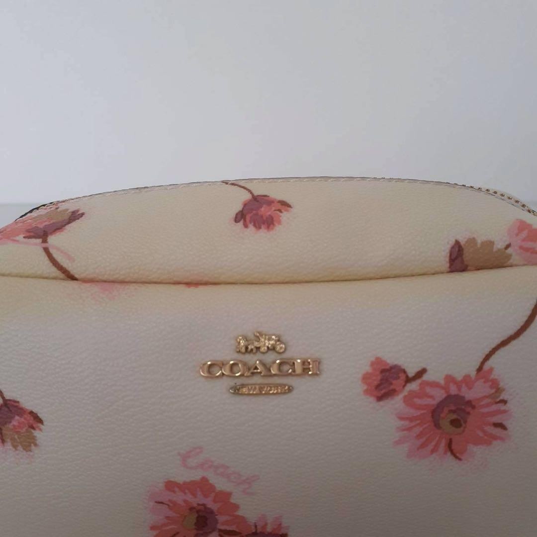 Excellent Condition COACH Pouch White Floral Cute