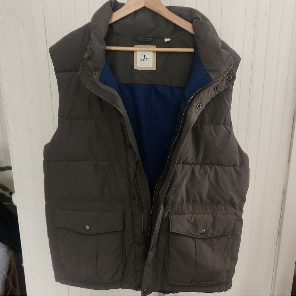 Gap Mens PrimaLoft Puffer Vest XL Olive Green Quilted Full Zip Snap Front Jacket