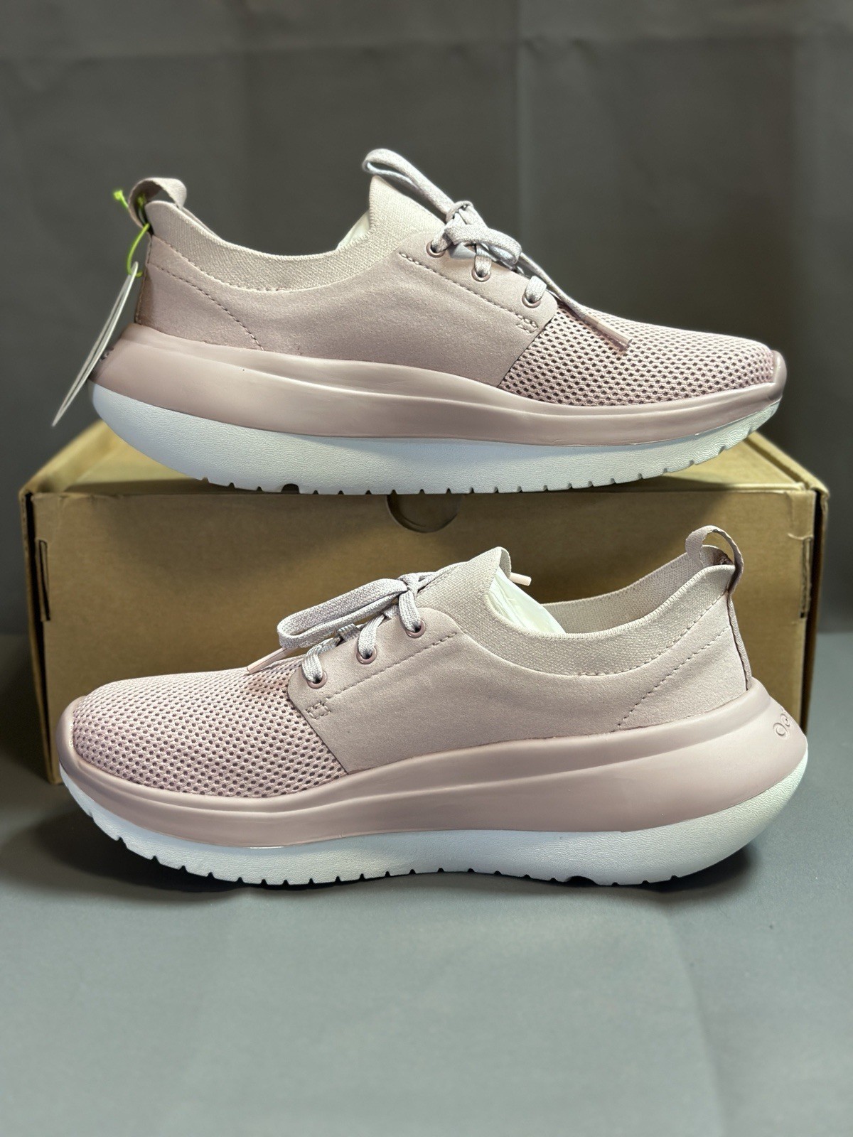 New OOFOS Women’s OOmy Stride in Stardust / White – Recovery Sneakers – Size 7