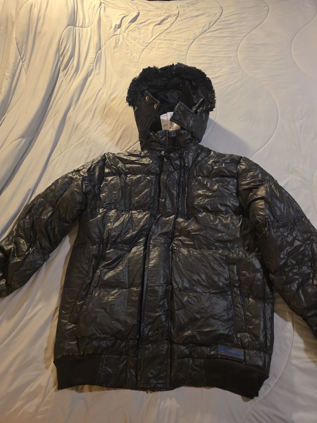 Men’s Urban Buck Faux Fur Trimmed Hood Puffer Jacket Size Large NWT