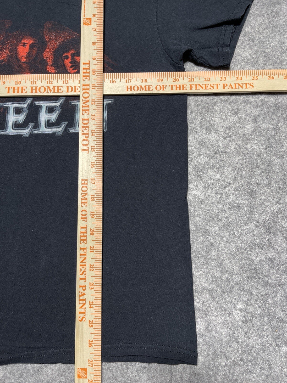 Queen British Band Official Merch Black Members Freddie Mercury Shirt medium