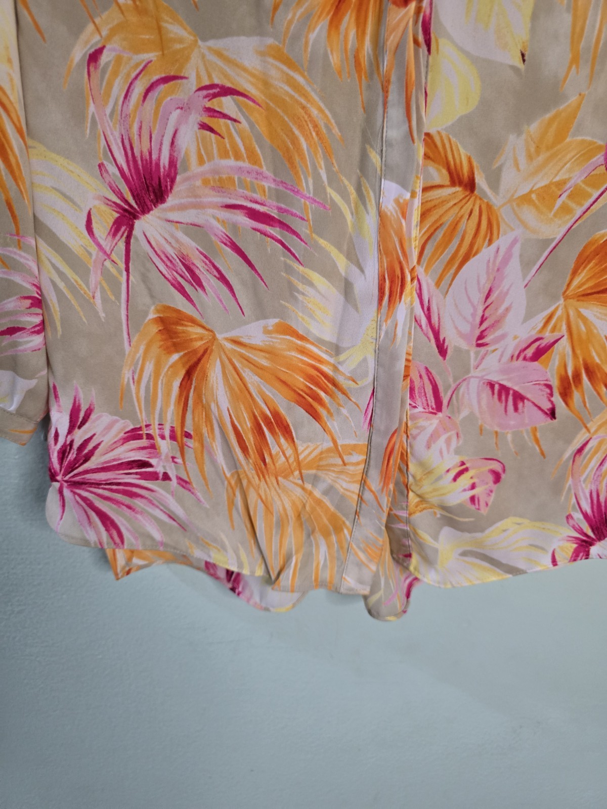 NYDJ Womens XS Tropical Palm Print Blouse Orange Pink 3/4 Sleeve Pleated V-Neck