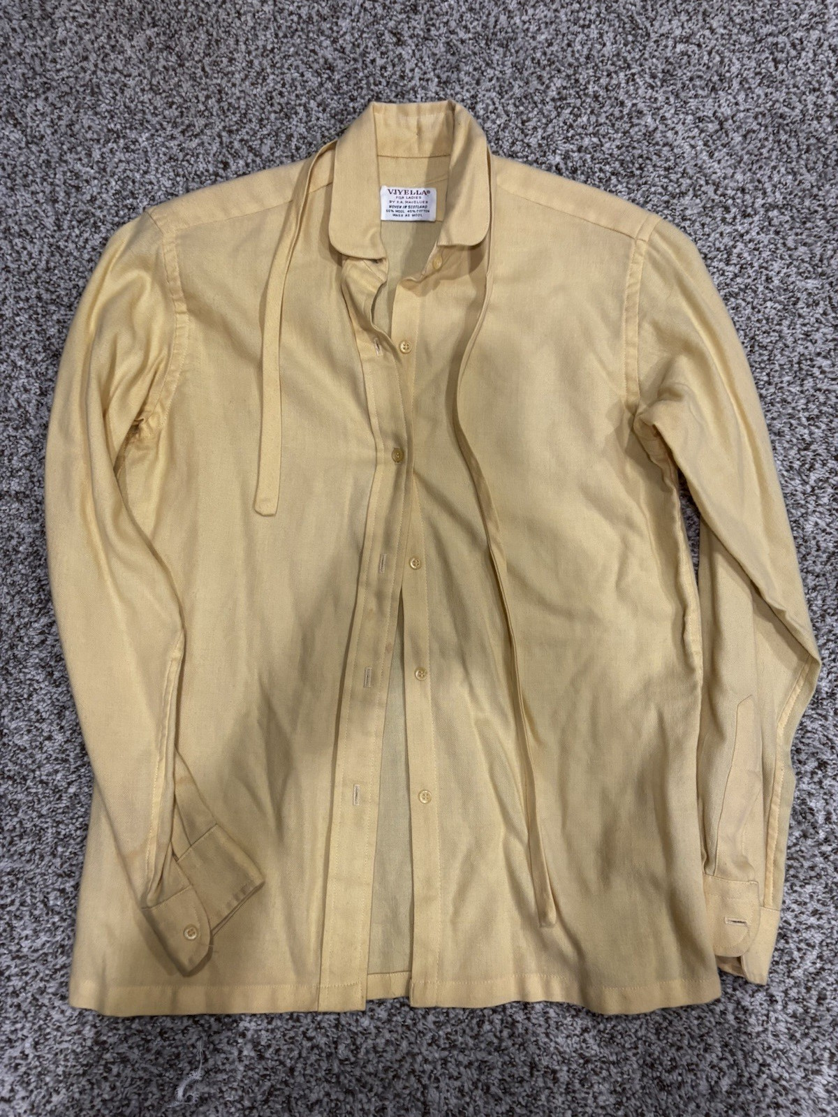 Vintage women’s Solid Woven Wool/Cotton Long Sleeve Point Collar Shirt