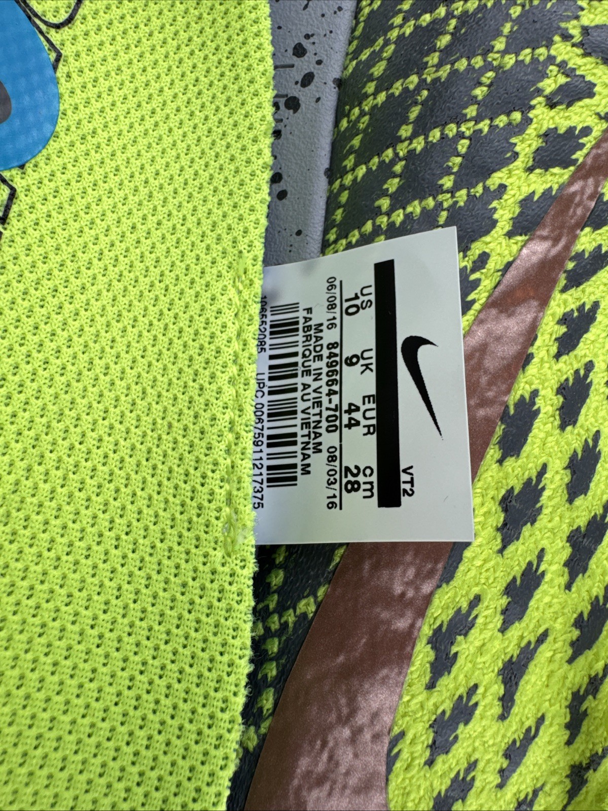 Nike LunarEpic Flyknit Shield Men’s Volt/Gray Sneaker 849664-700