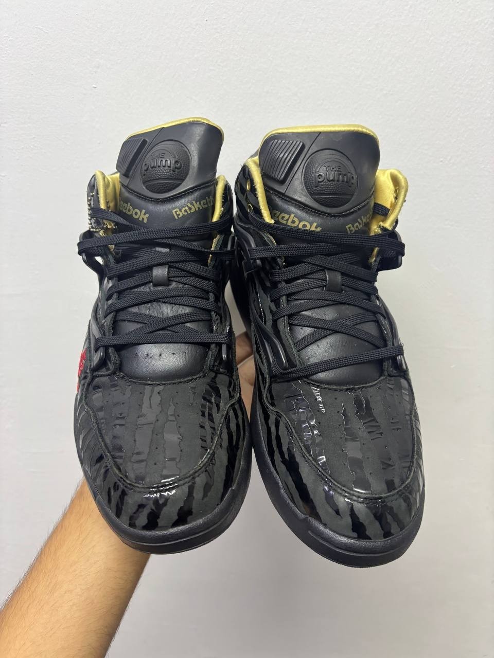 Reebok Pump Omni Lite Year of the Tiger Men US 10 Black Gold Basketball