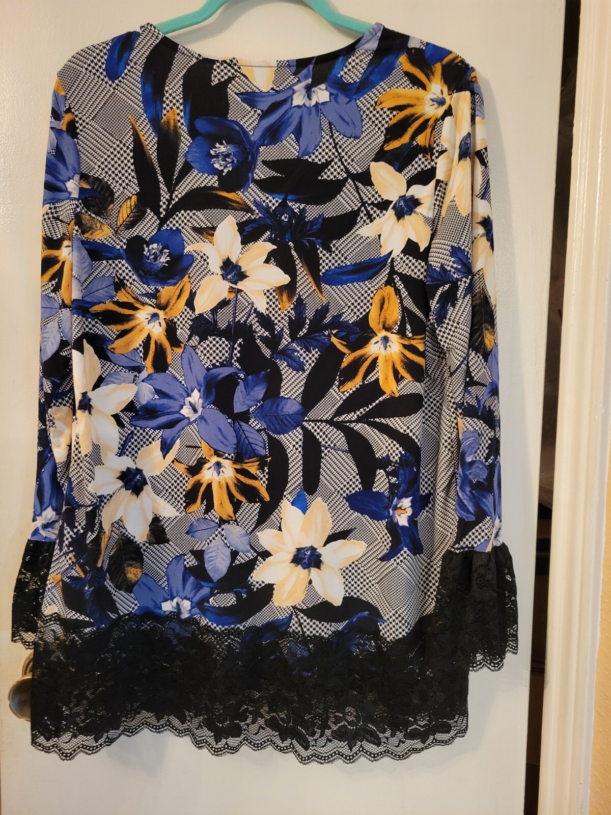 Susan Graver M/L Tunic Stretch Floral Black Lace Trim Long Sleeve Womens Top ART