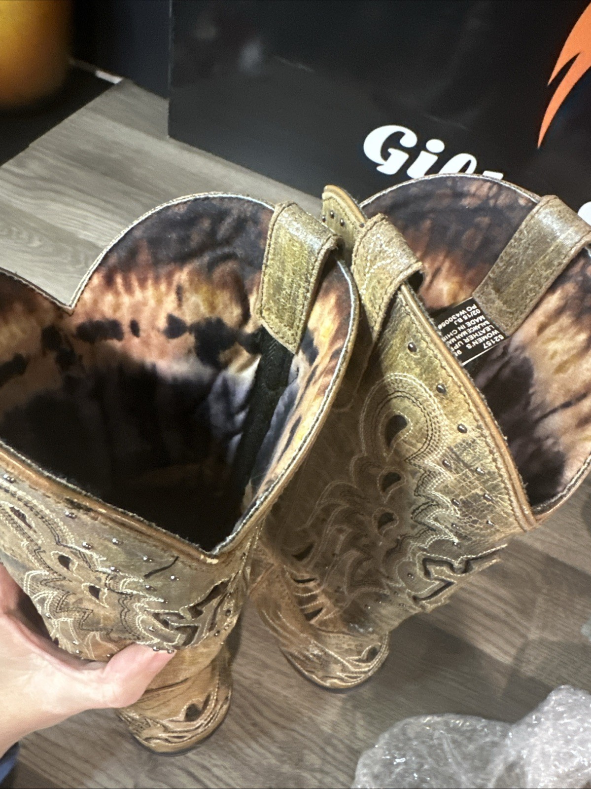 Woman’s Loredo Crosswing Snip Toe Cow Girl Boots Size 9M