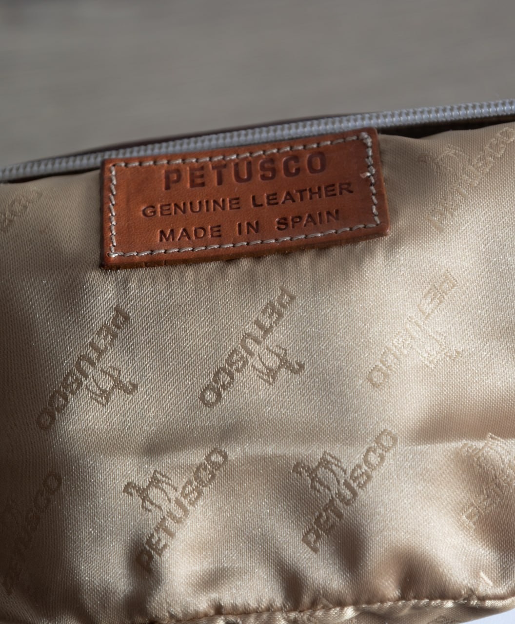 Rare Vintage Petusco Spain White Leather Bucket Bag – Colorful Horse Print