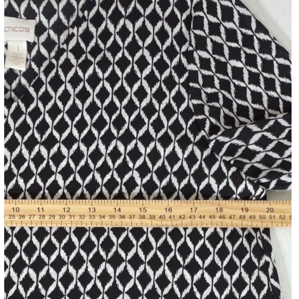 Chicos Blouse Size 1 or Medium Black White Ikat V-Neck Tunic High-Low Layered