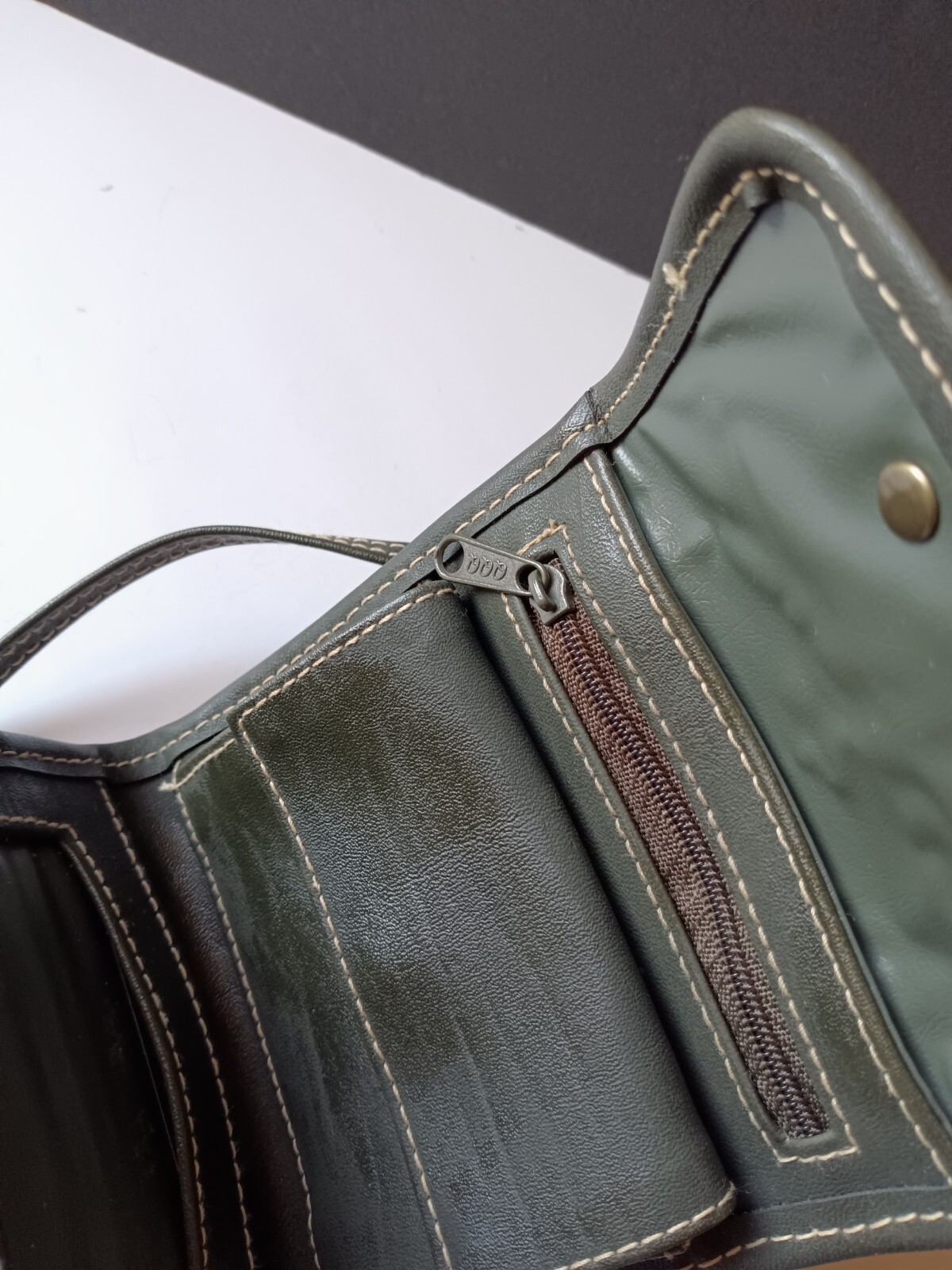 Crossbody Purse Small Wallet Green Credit Card Carrier Change Purse Lock Closure