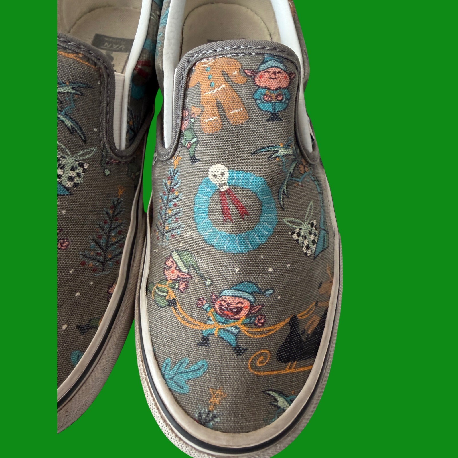Vans Classic Slip-On Christmas Elves Grey Canvas Shoes Mens 5 Womens 6.5
