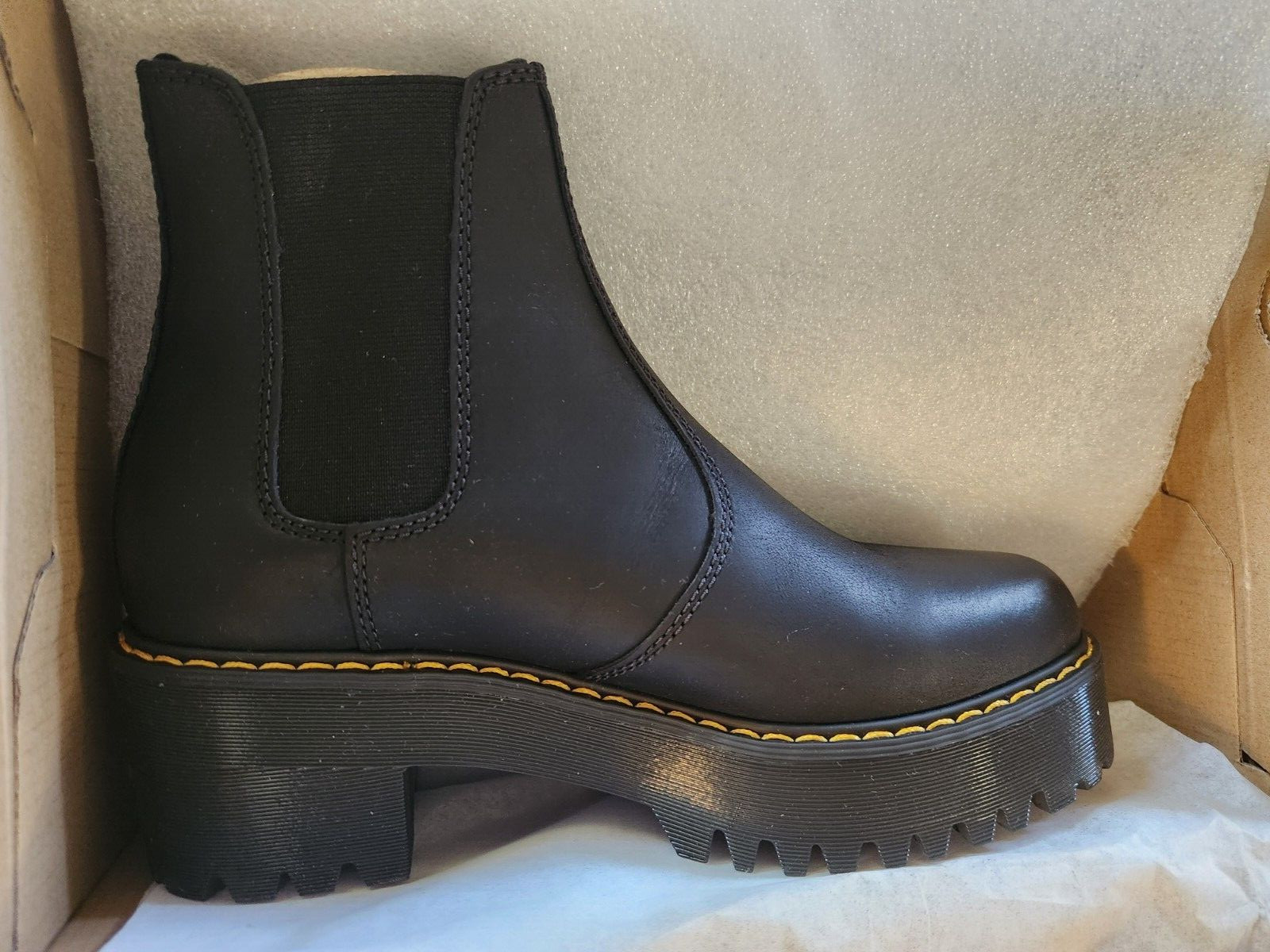 🔥 Dr. Martens Rometty Chelsea Black Burnished Wyoming – Women’s – Size 7 NIB