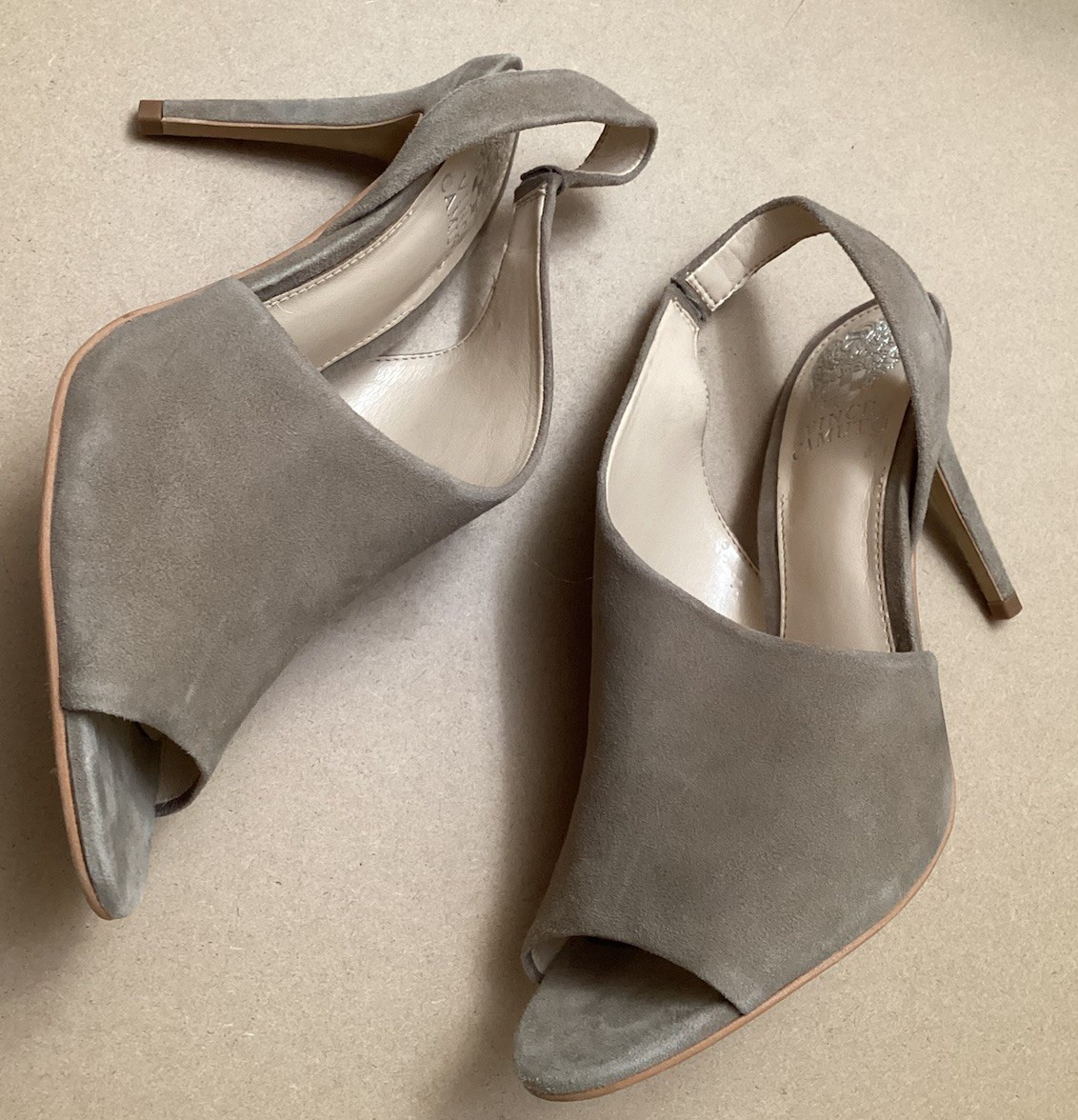 *Vince Camuto Women’s Sz 8.5 M US Crasantha Suede D’Orsay Slingback Heels Taupe