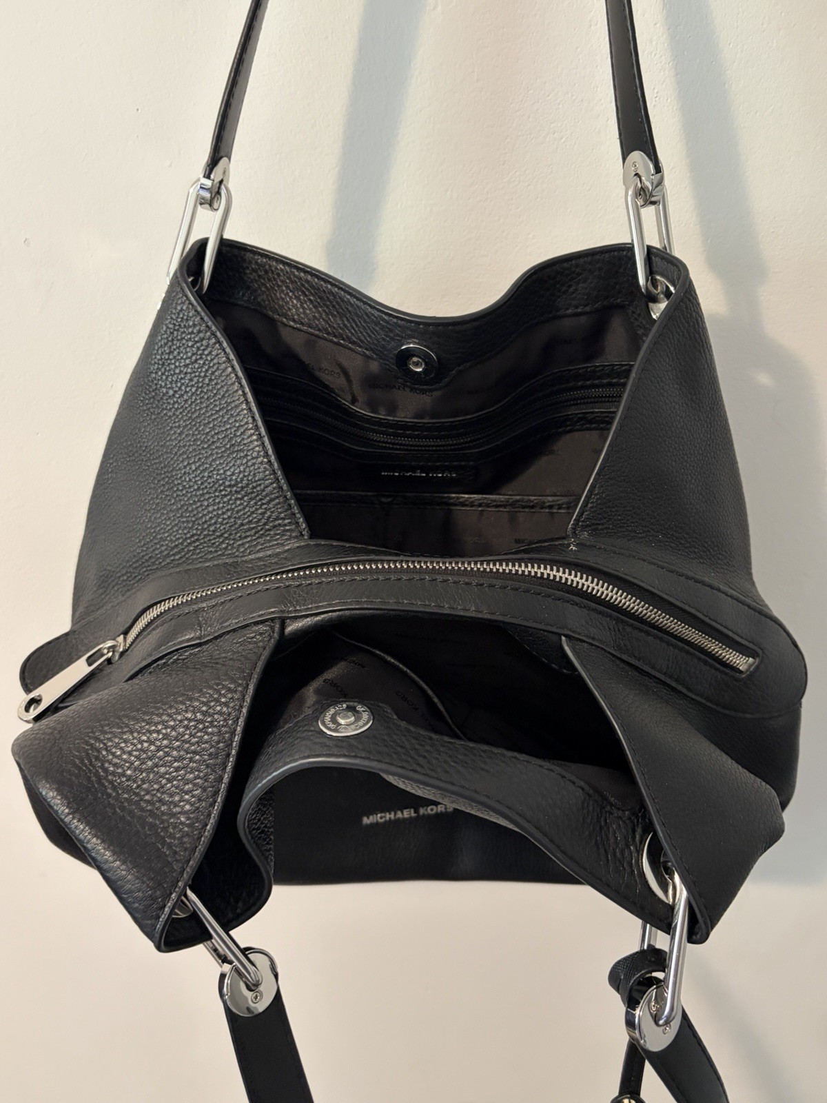 Michael Kors Raven Large Leather Shoulder Bag In Black