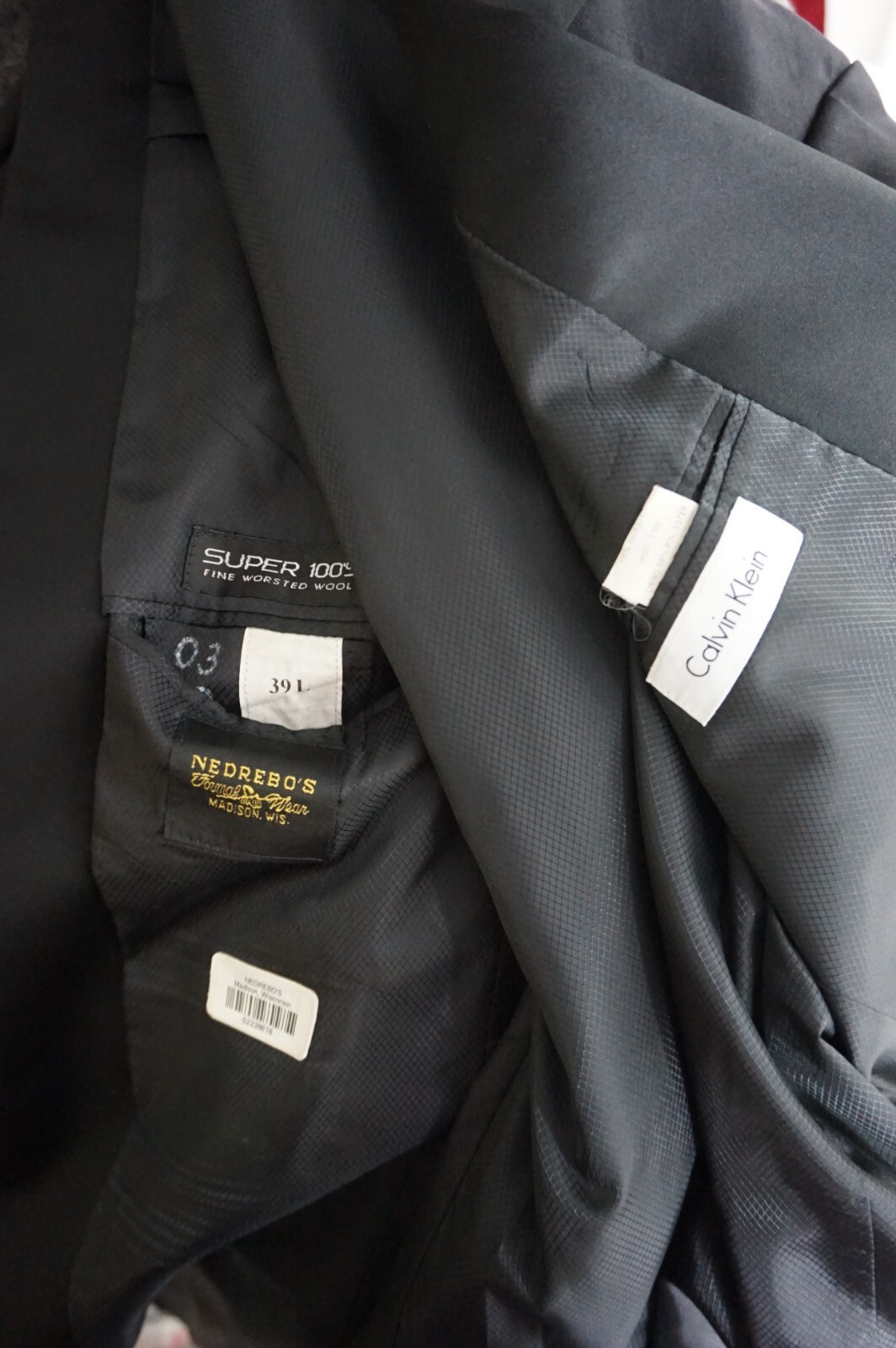 Calvin Klein Super 100s Worsted Wool 2 Pc Tuxedo 39L Black Ex-Rental Satin Trim