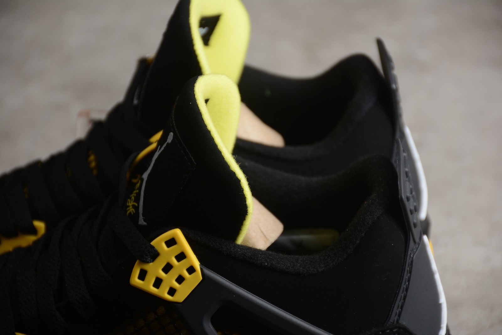 AJ 4 Retro Yellow Thunder 2023 DH6927-017 in Stock