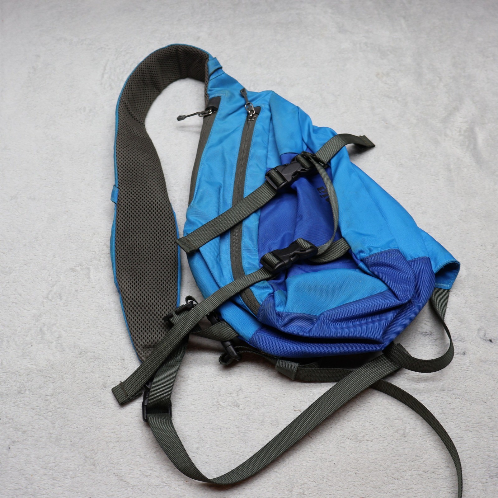 Patagonia Atom Sling Bag Mens OS Blue 8L Hiking Technical Crossbody Outdoor
