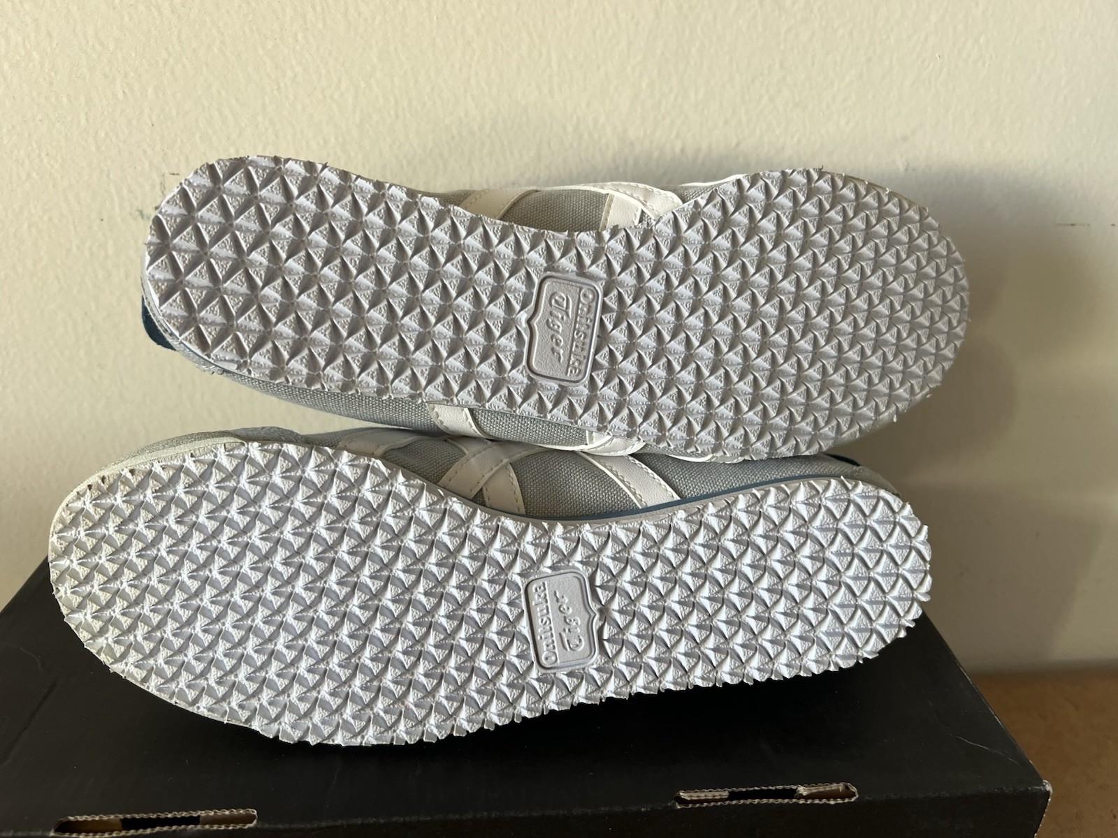 Onitsuka Tiger MEXICO 66 SLIP-ON Mid Grey/ White 1183A360 020 Sz 6.5 Women NWB