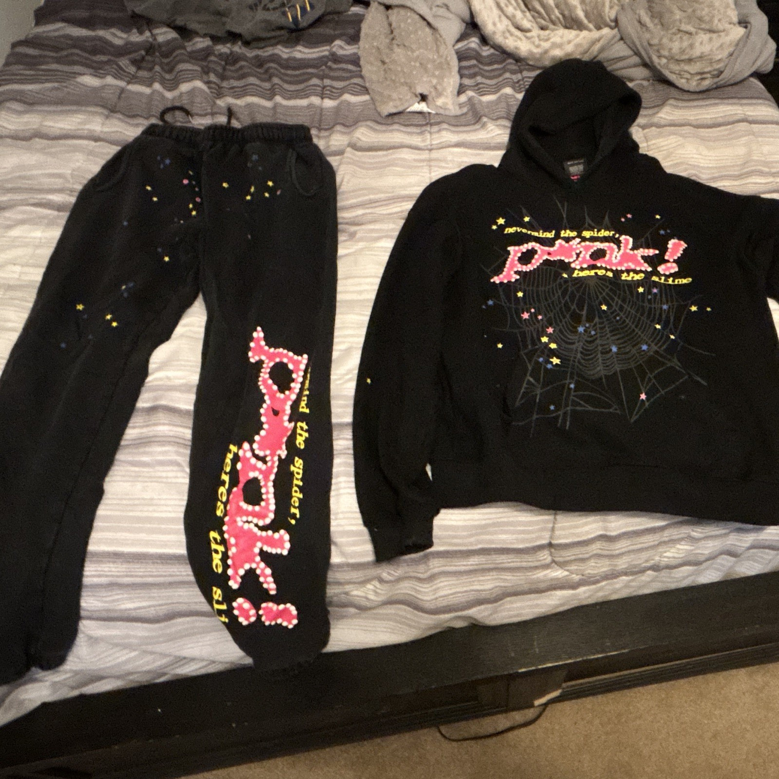 sp5der Black Graphic Print Fleece Sweatsuit Set Hoodie & Tapered Pants M