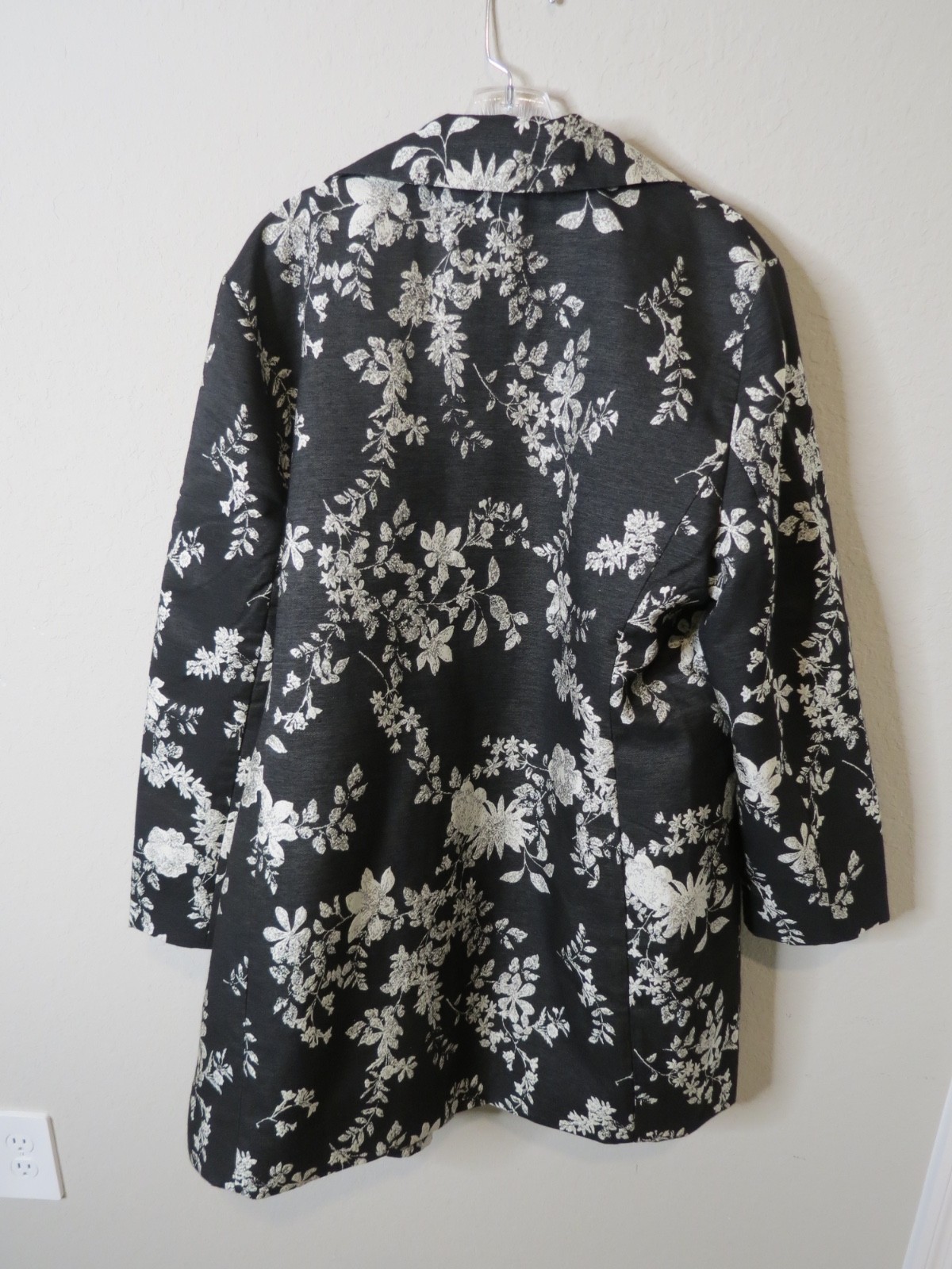 Chicos size 3.5 or 18 us Jacket Black & White nwot Lined Polyester nice