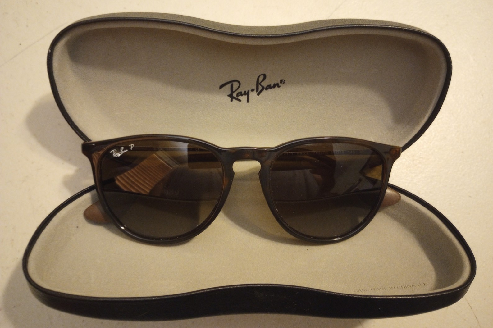 Ray-Ban Erika Sunglasses Womens Round Gradient Polarized RB4171 710/T5 54M READ❗