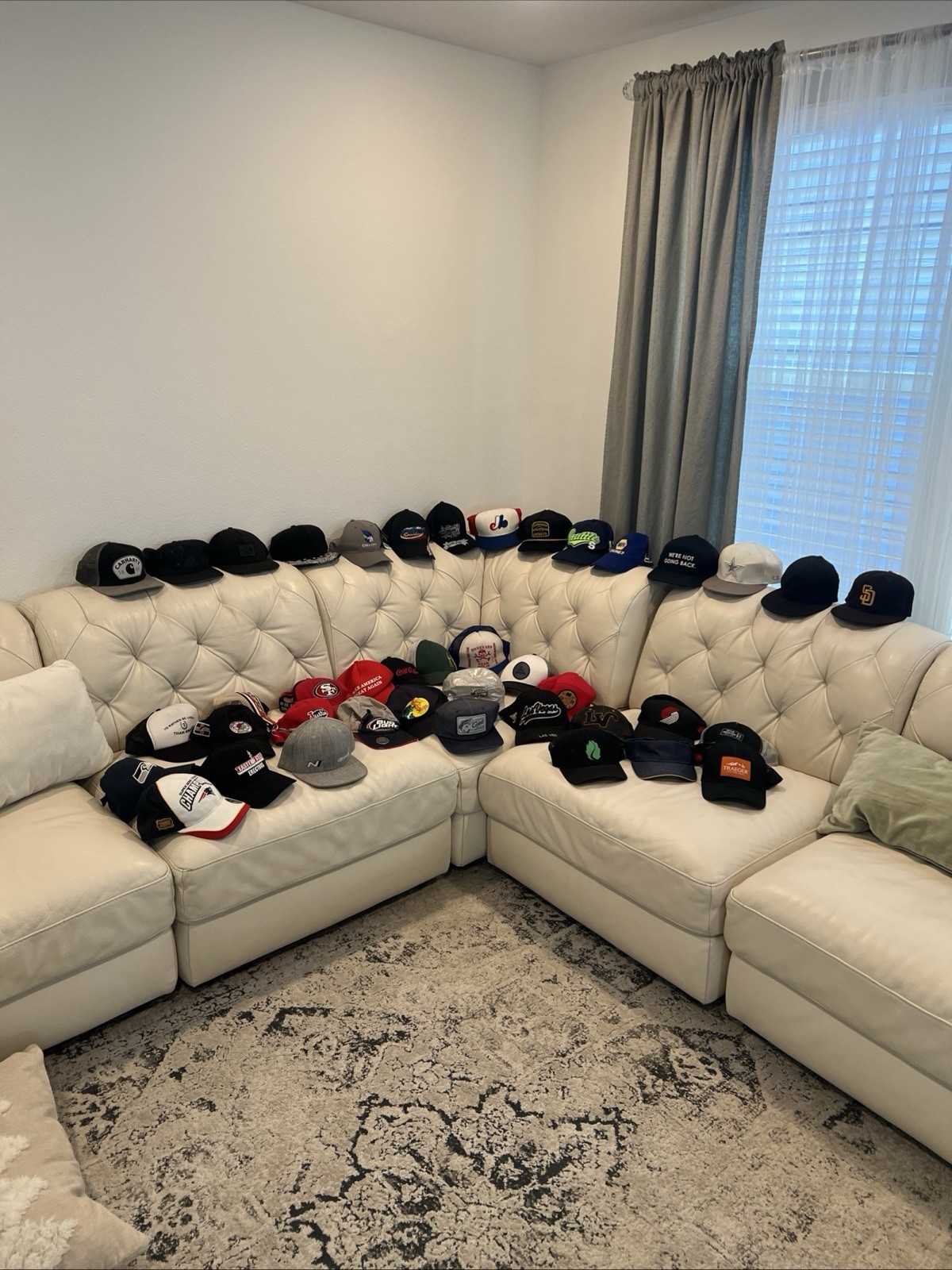 Huge Hat Collection – 41 Caps (Carhartt, MLB, NFL, Vintage)”