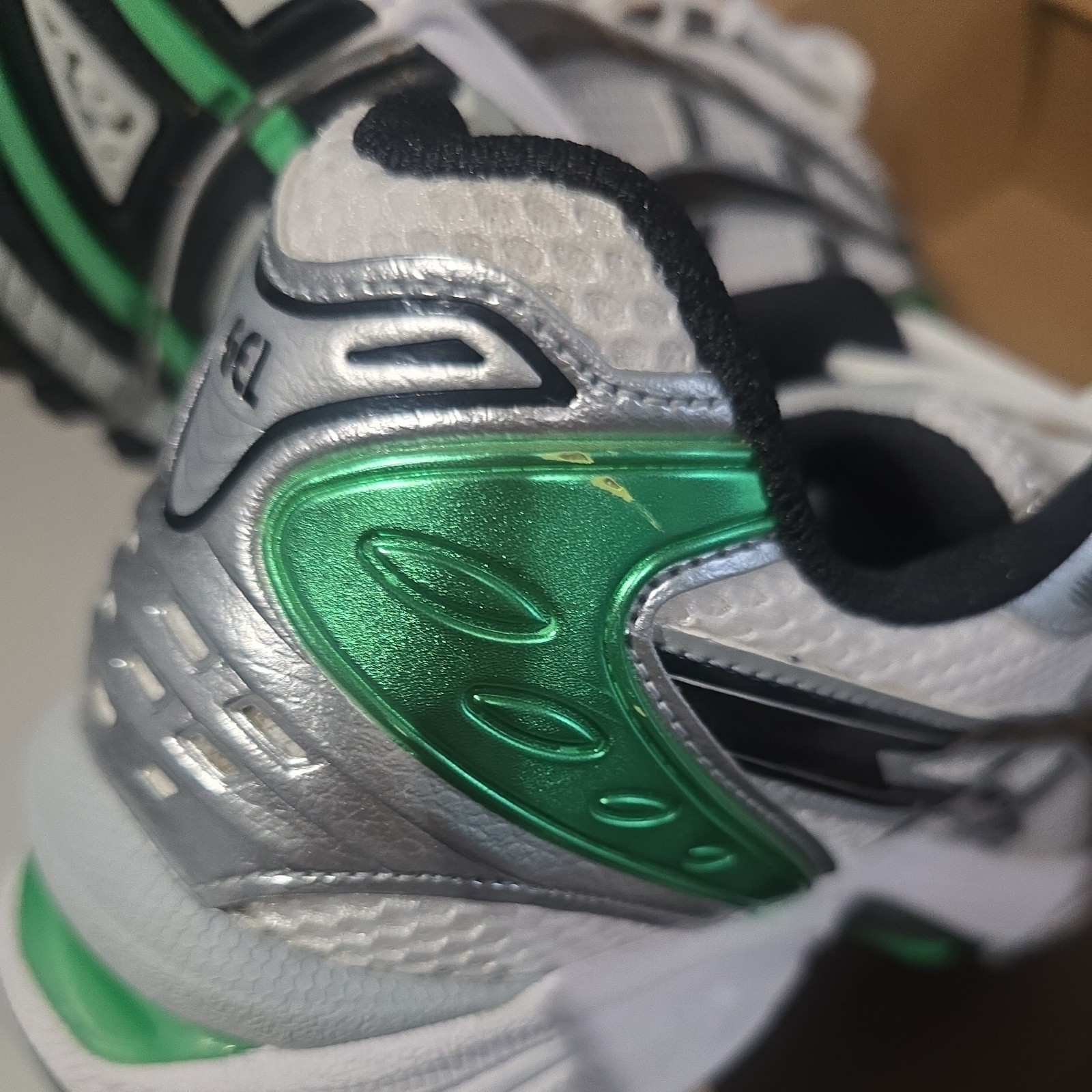 Asics Gel Kayano 14 White Malachite Green Size 10, 1201A019-110