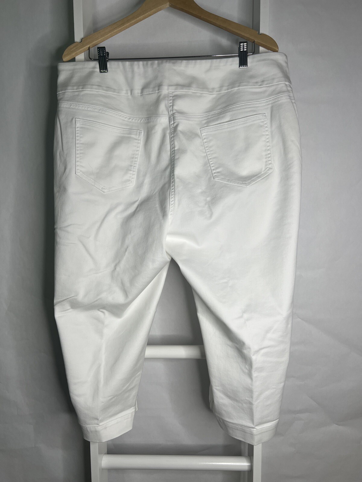 Westbound Crop Pants Woman 20W White Stretch Pockets 21 in Inseam Med Wt Fabric