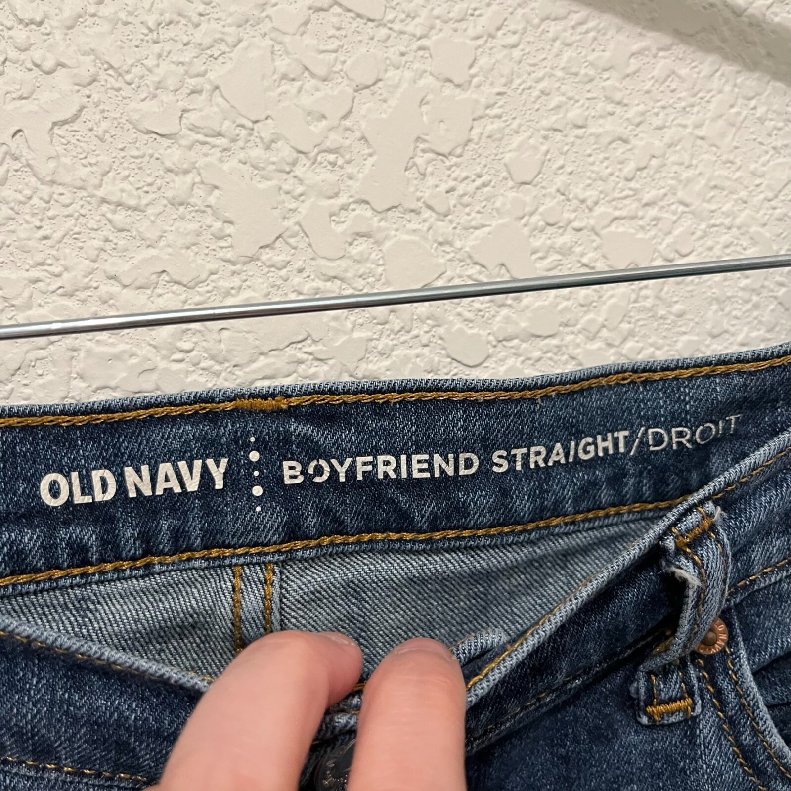 Old Navy Boyfriend Straight Cuffed Crop Capri Jeans Medium Wash Distressed Sz 2