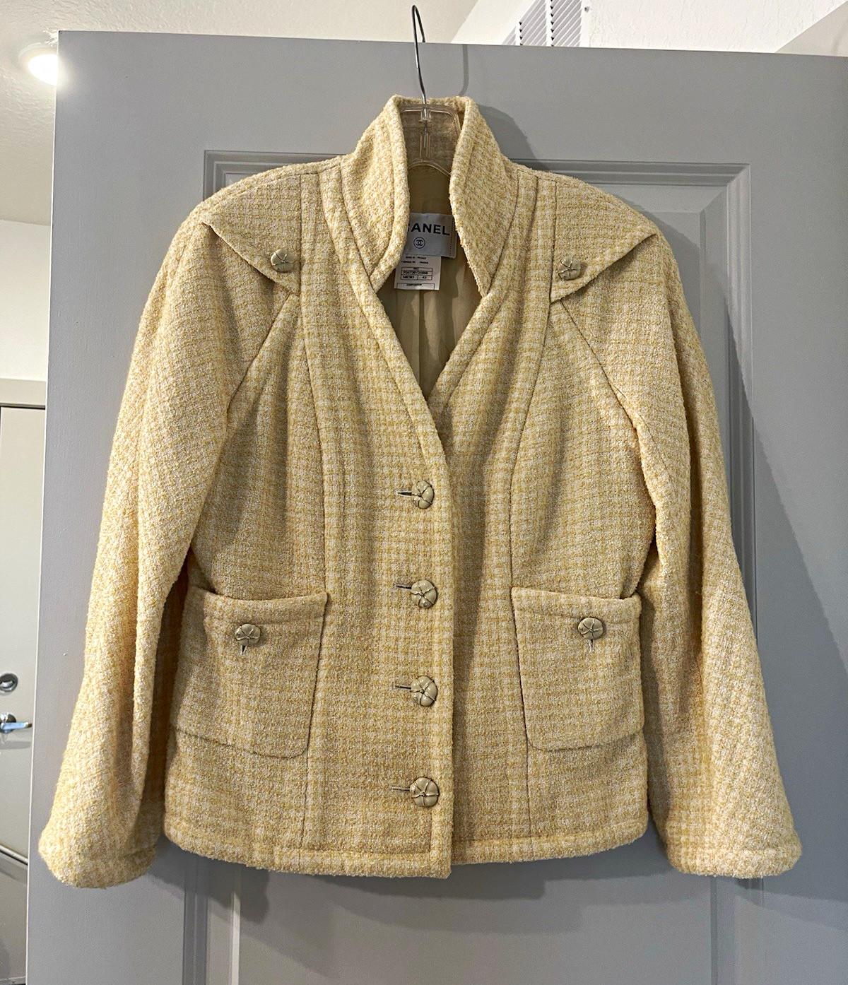 CHANEL 09C light yellow Check Jacket Size 42 Made in France P34739V24898