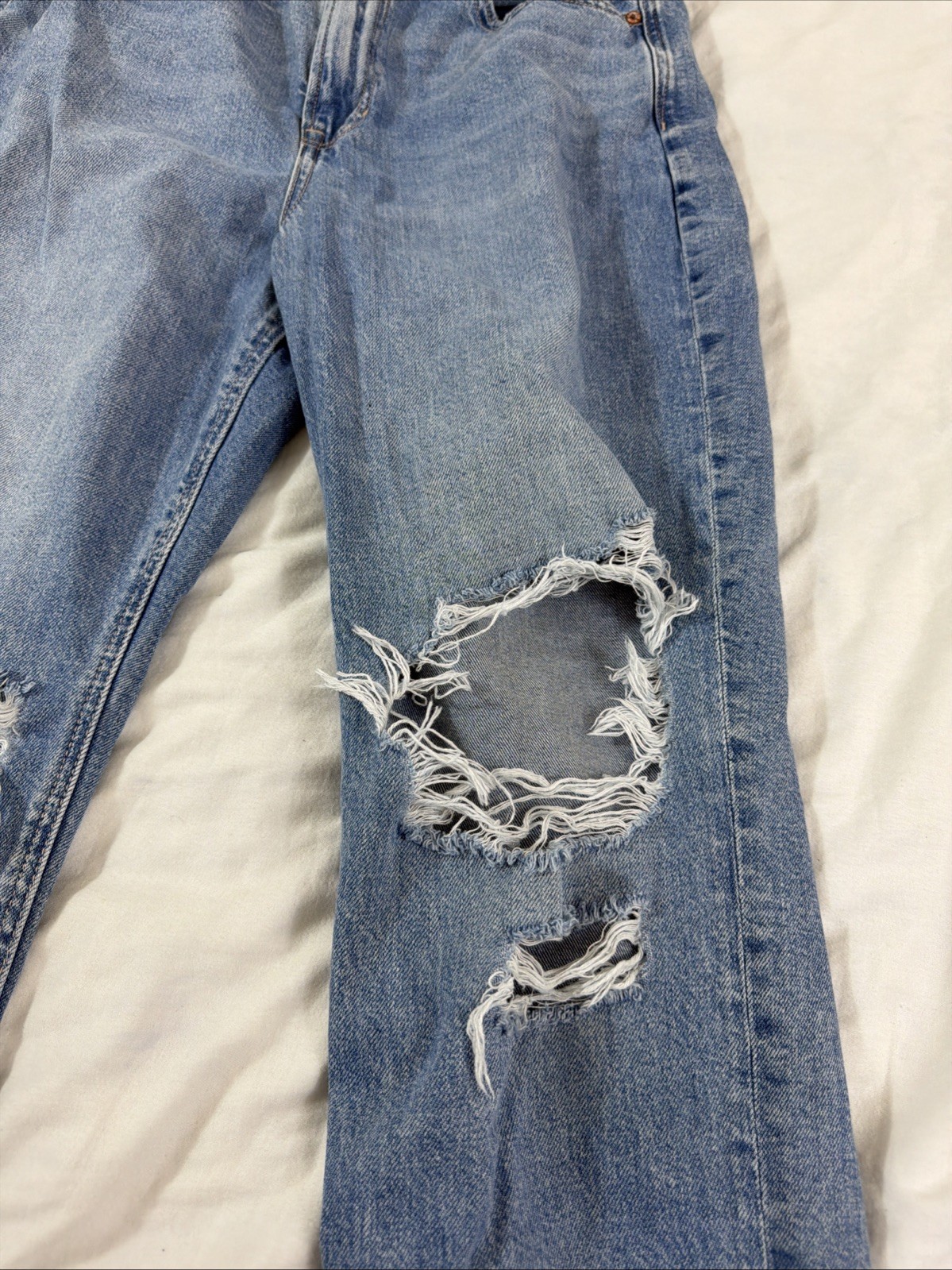 american eagle strigid Mom Jeans Womens Size 12 Medium Wash Thrashed