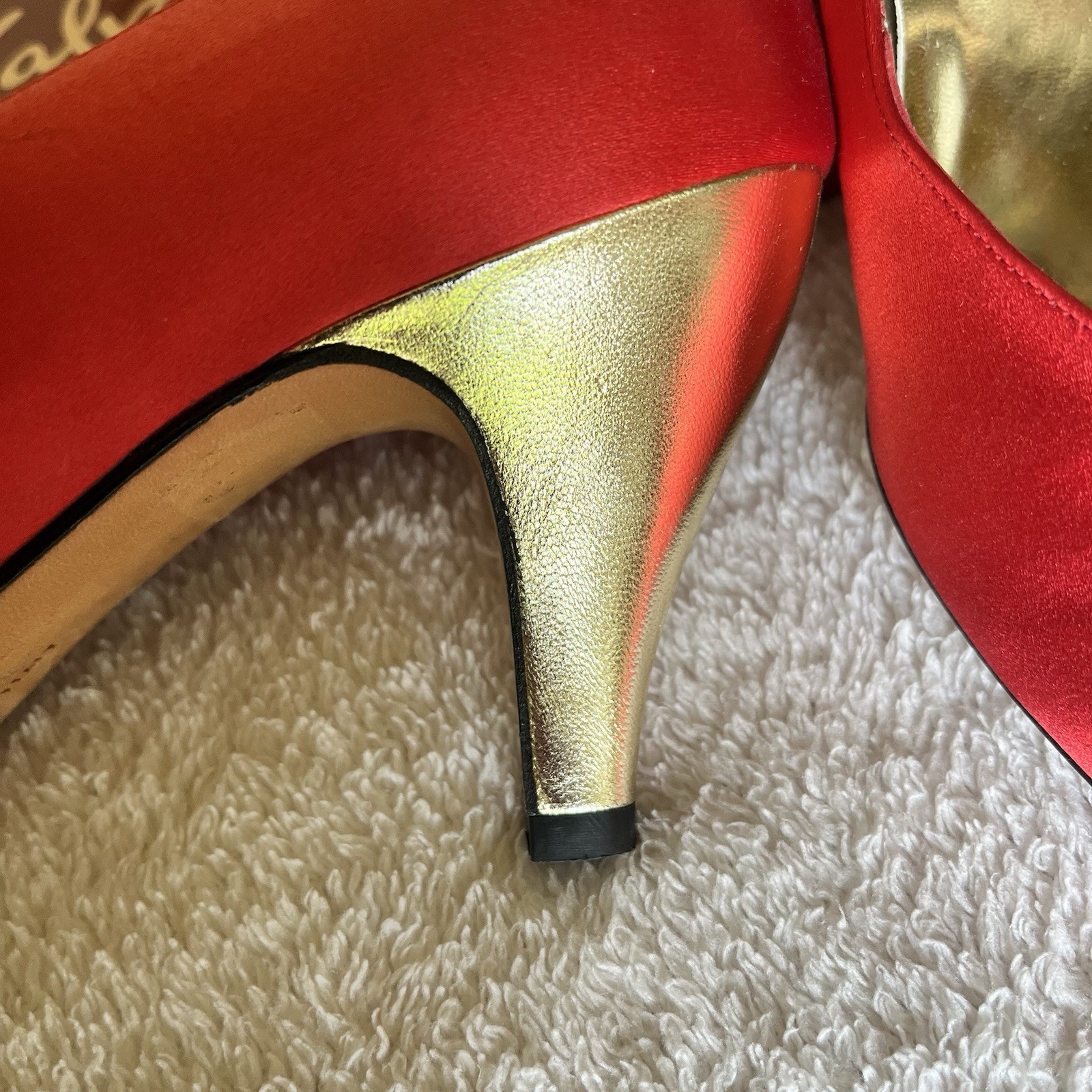 Vintage Salvatore Ferragamo Loredana Red Satin Pumps Gold Size 7B Italy