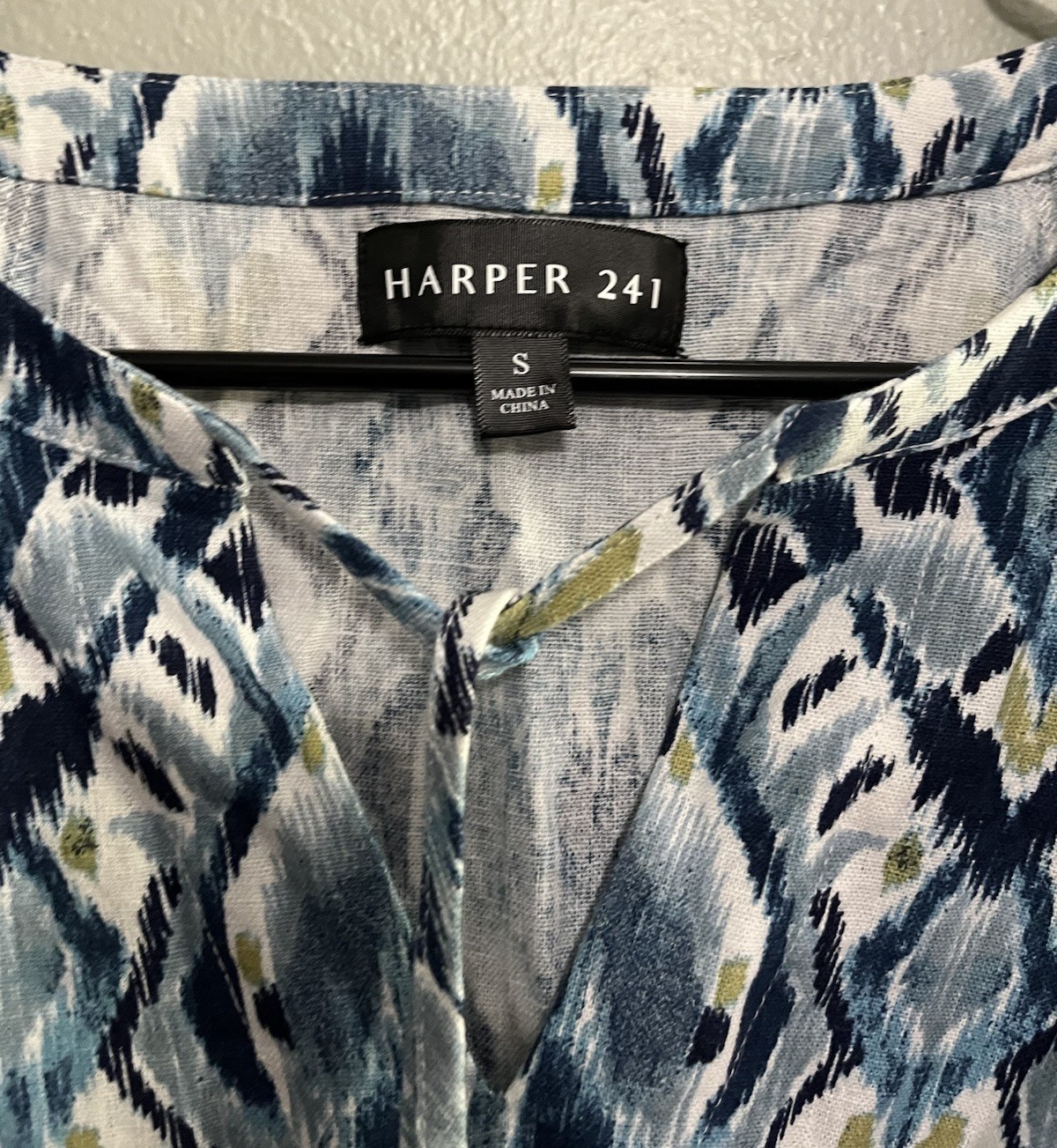 Harper 241 Tunic Blouse S Blue White Geometric V-Neck 3/4 Sleeve Tassel Tie
