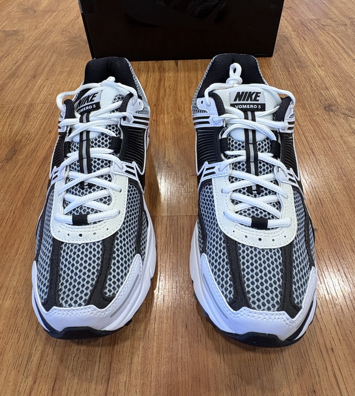 Nike Zoom Vomero 5 SE SP Men’s Size 11 Dark Grey/Black-White-Sail CI1694-001