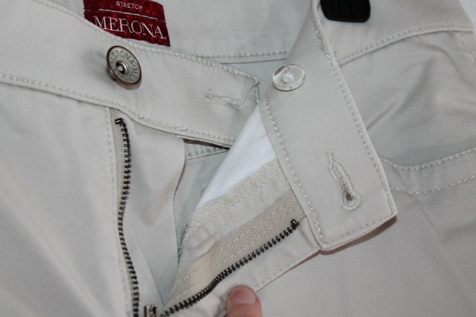 Merona tan capris (stretch) size 6. 98% cotton / 2% spandex womens Summer Spring