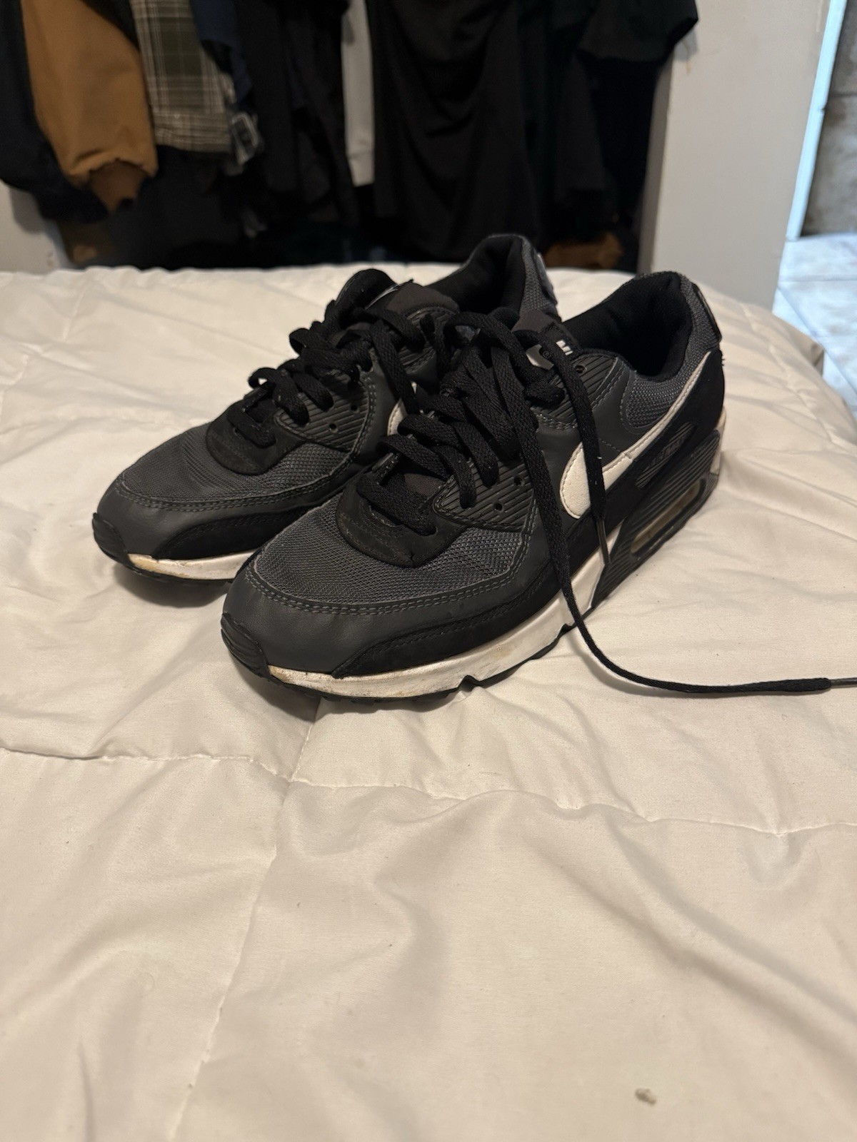 Nike Air Max Men’s Low Top Lace-Up Sneakers Black/Gray/White Rubber Sole