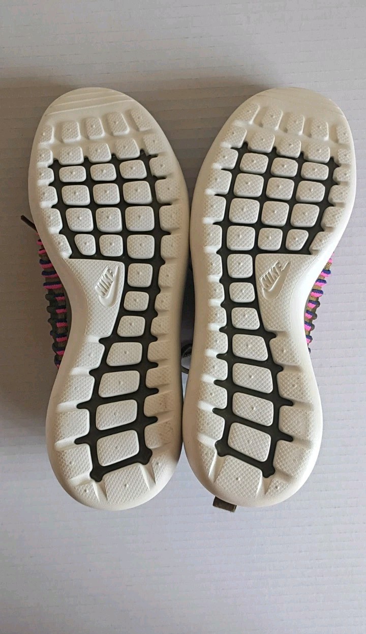 Nike Low Top Striped Pink/Green Lace-Up Athletic Sneaker Teens
