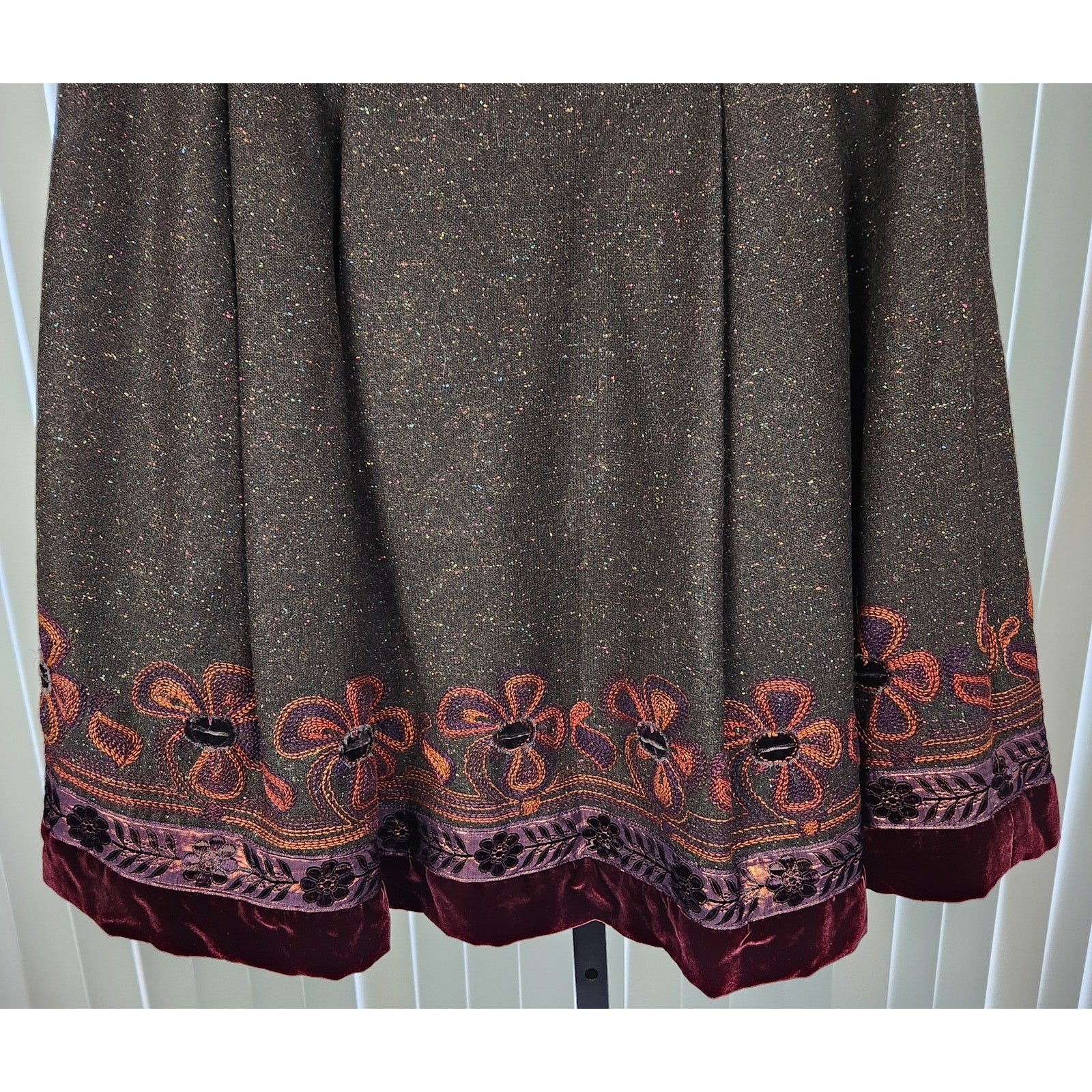 Cynthia Steffe Vintage Wool Blend Midi Pleated Skirt Embroidered Women’s Size 2